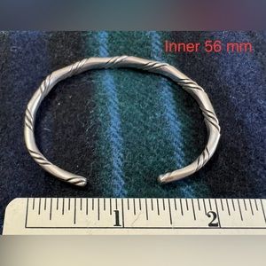 Adjustable solid sterling silver (ss) twist  open women’s bangle bracelet.